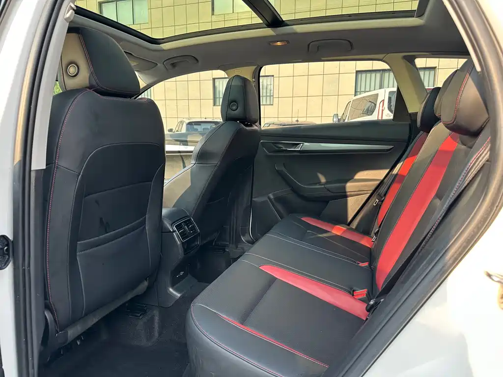 Skoda Karoq — миниатюра 6
