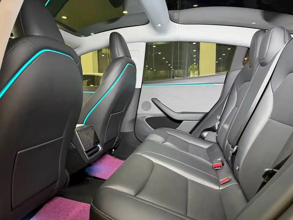 Tesla Model 3 — миниатюра 10