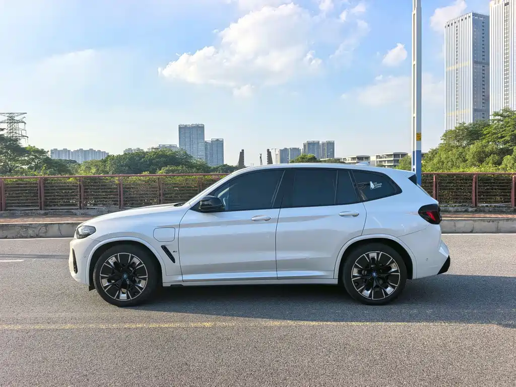 BMW iX3 — миниатюра 22