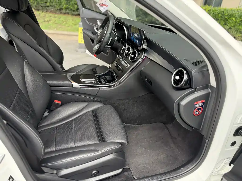 Mercedes-Benz C-Class — миниатюра 6