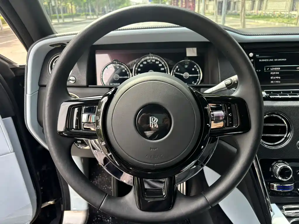 Rolls-Royce Cullinan 2024 мест