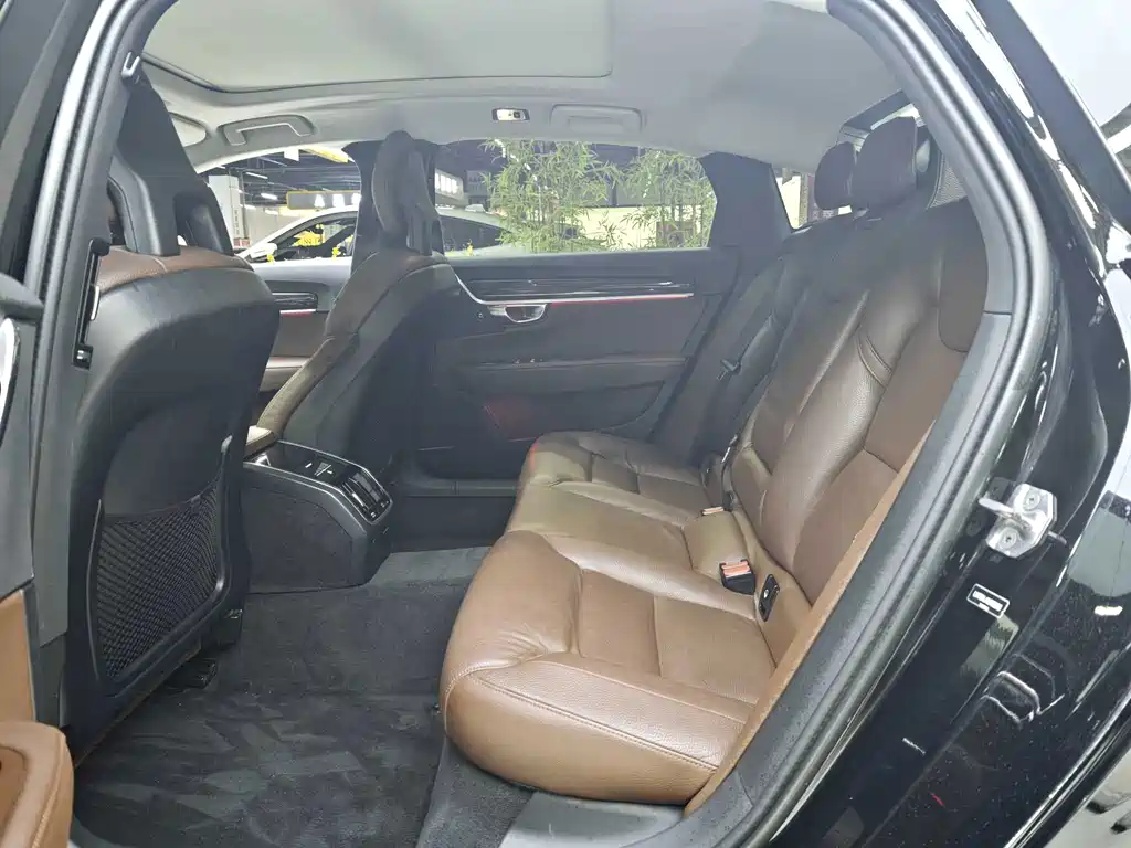Volvo S90 — миниатюра 11