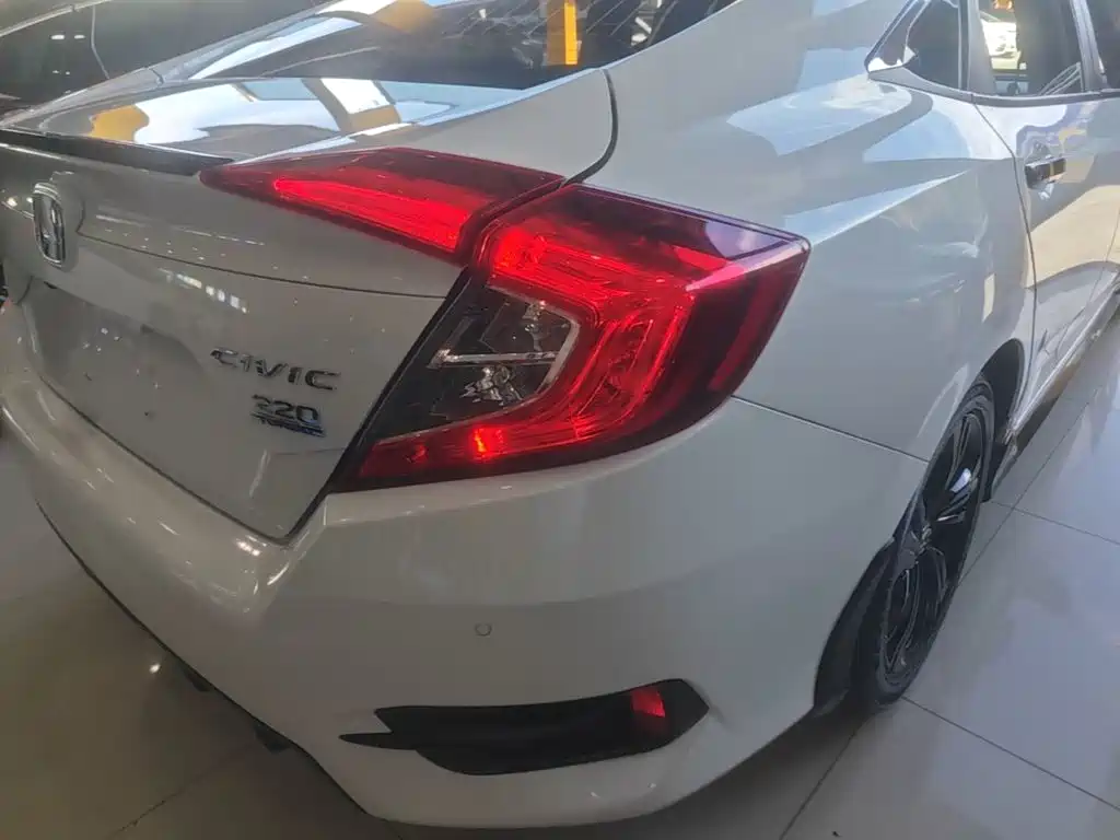 Honda Civic — миниатюра 8