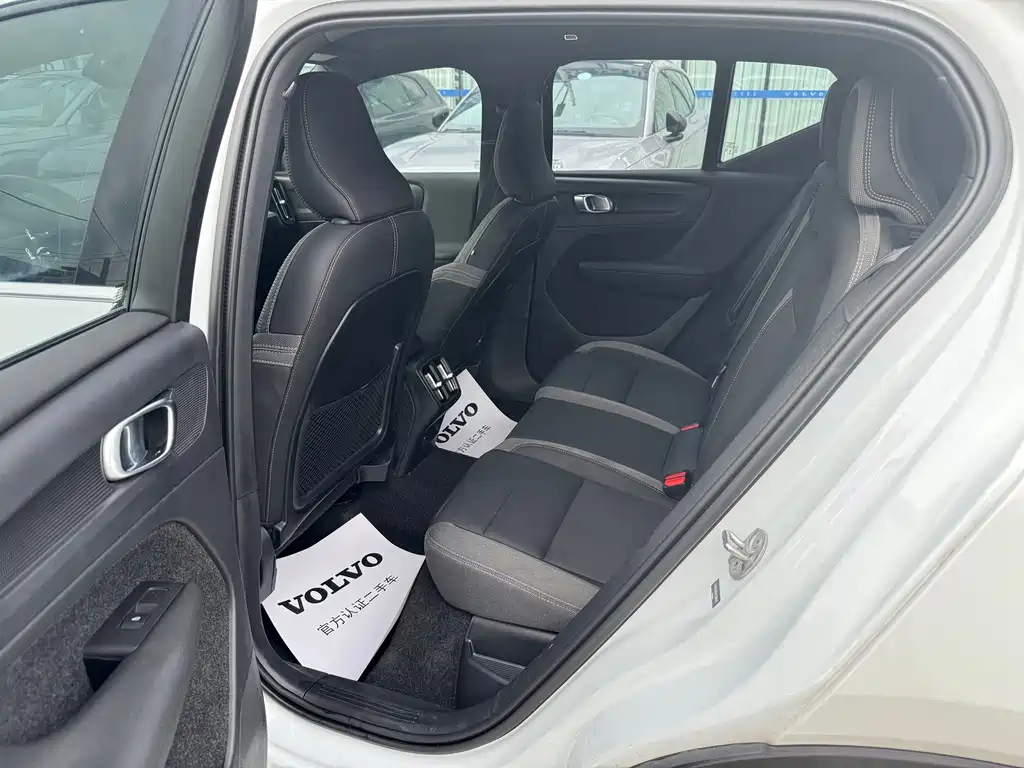 Volvo XC40 — миниатюра 6
