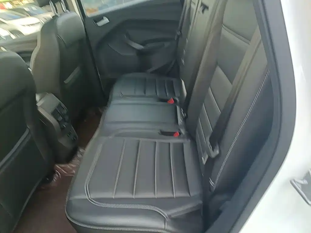 Ford Kuga — миниатюра 17