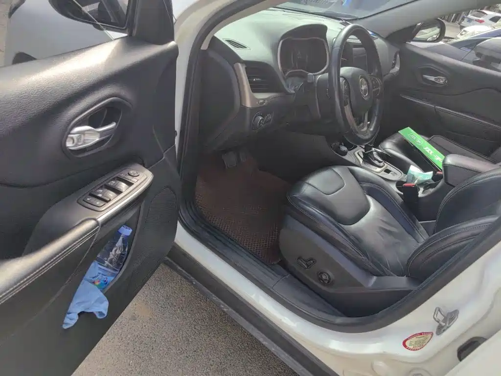 Jeep Cherokee — миниатюра 12