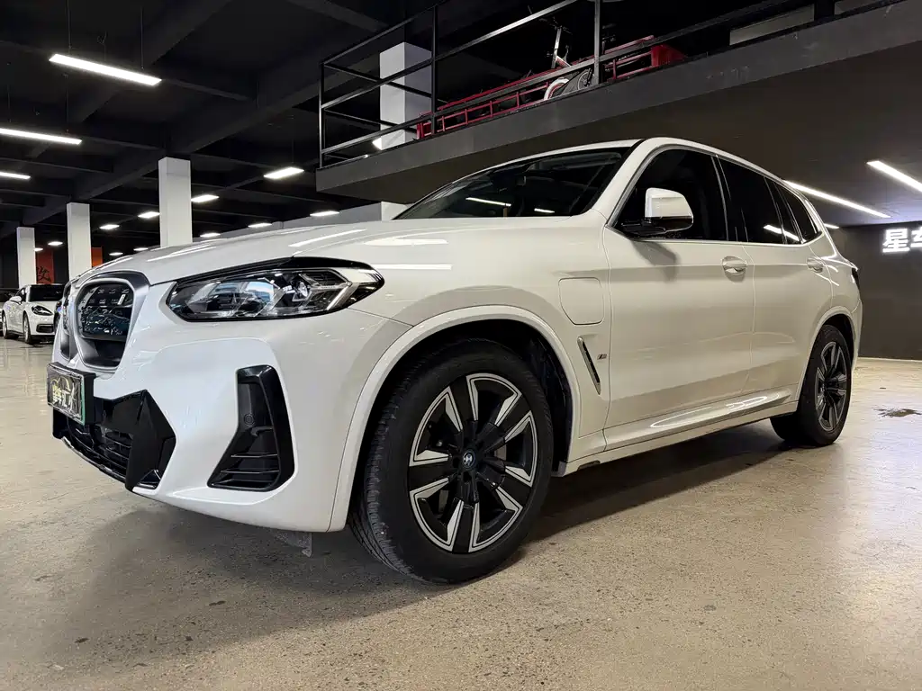BMW iX3