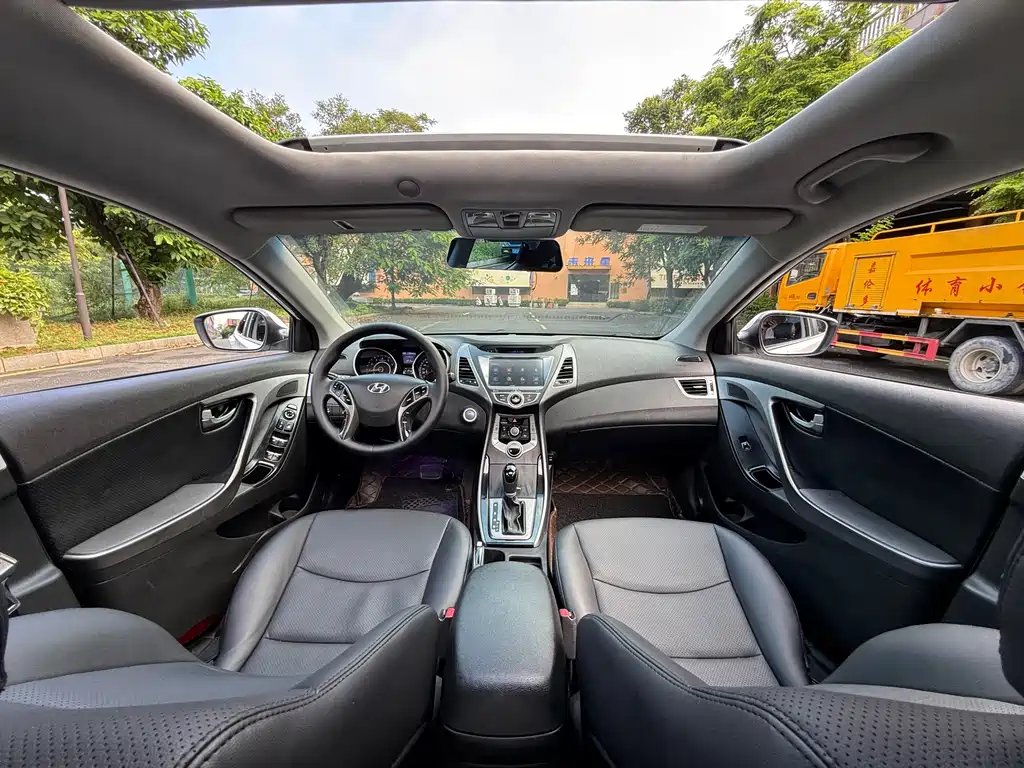 Hyundai Elantra Langdong — миниатюра 11