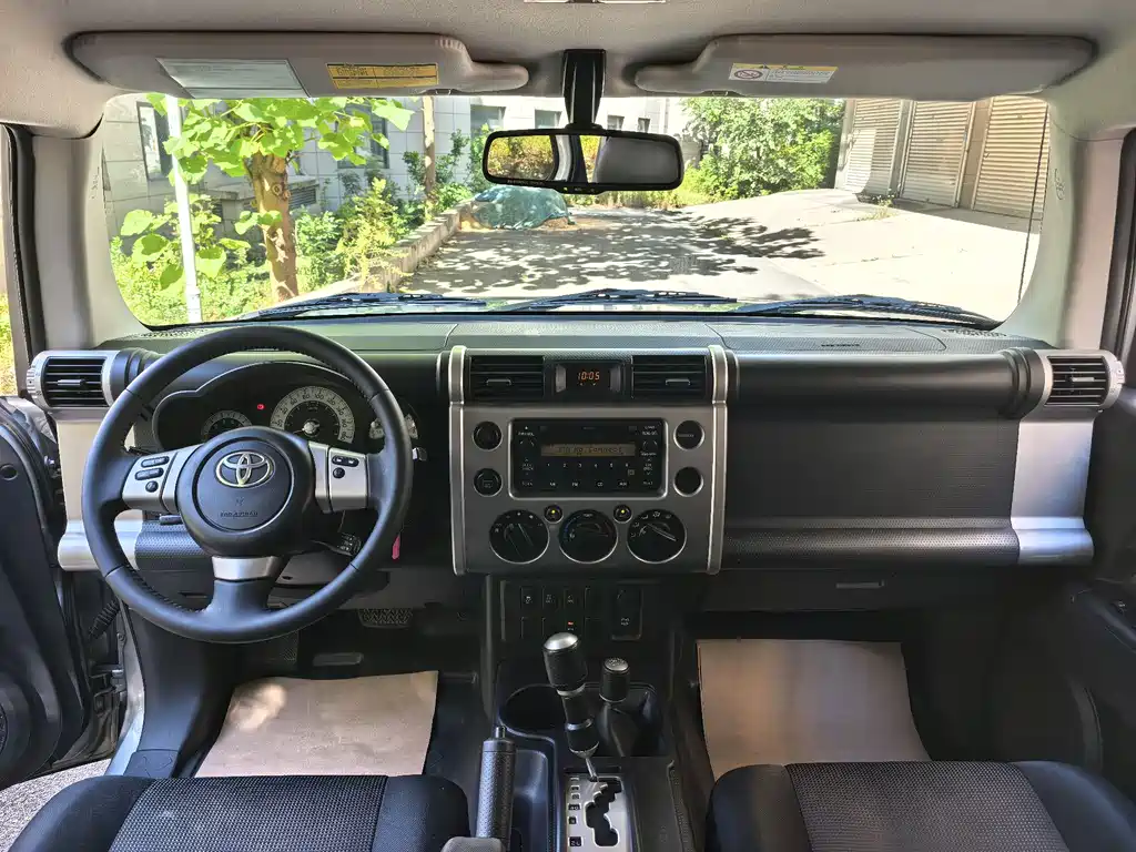 Toyota FJ Cruiser — миниатюра 14