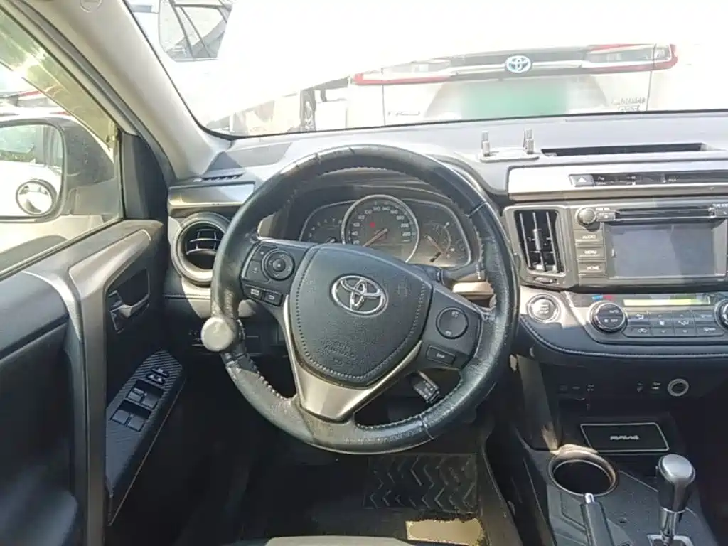 Toyota RAV4 — миниатюра 15