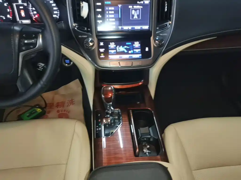 Toyota Crown — миниатюра 14