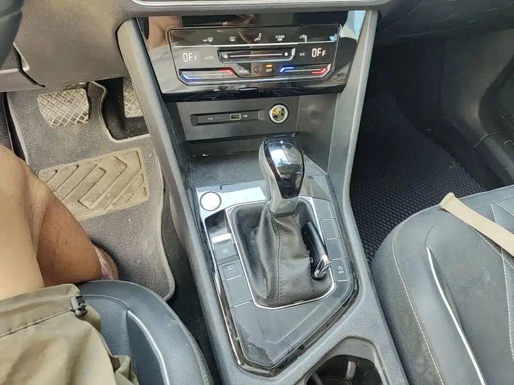 Volkswagen Tiguan L — миниатюра 14