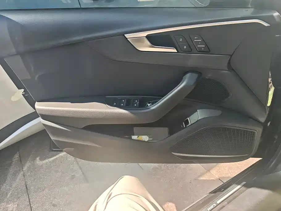 Audi A4 (Import) — миниатюра 6