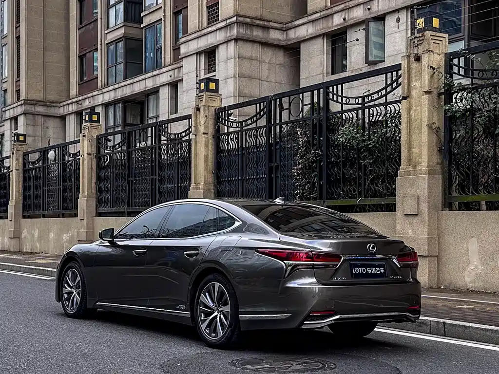 LEXUS LS