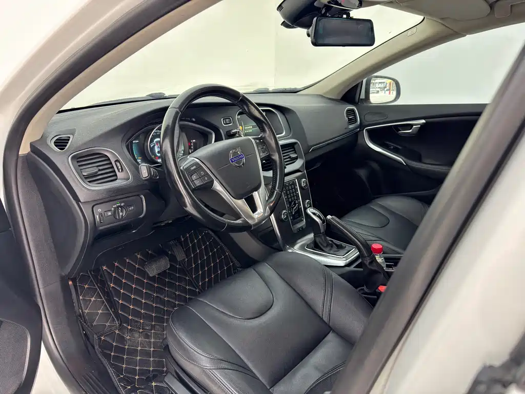 Volvo V40 — миниатюра 7