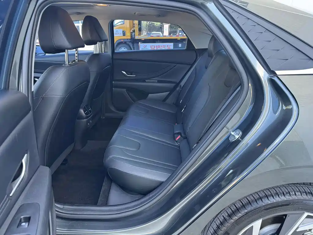Hyundai Elantra — миниатюра 22