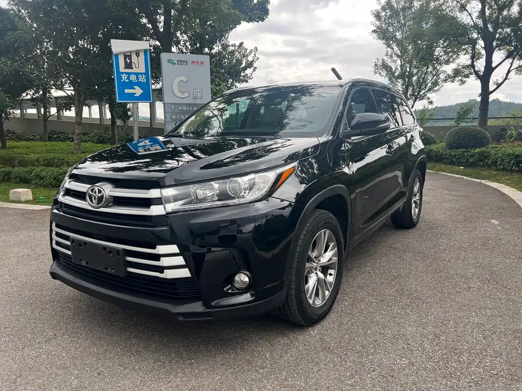 TOYOTA HIGHLANDER