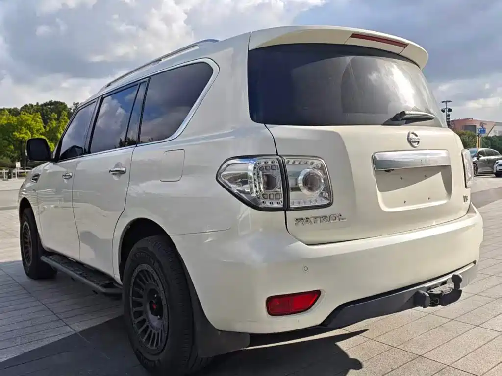 Nissan Patrol — миниатюра 4