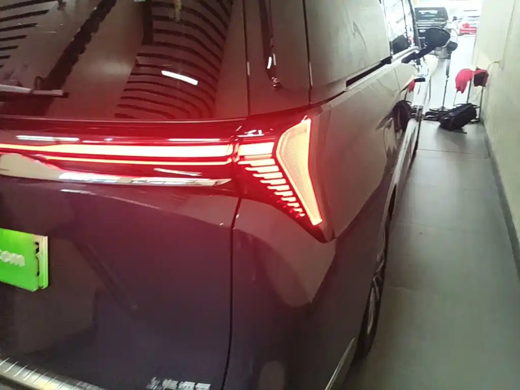 Buick GL8 Hybrid — миниатюра 8