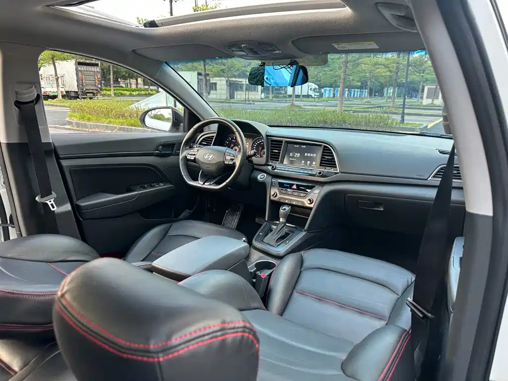 Hyundai Elantra — миниатюра 10