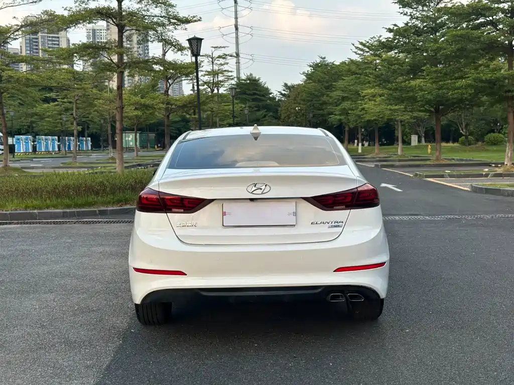 Hyundai Elantra — миниатюра 17