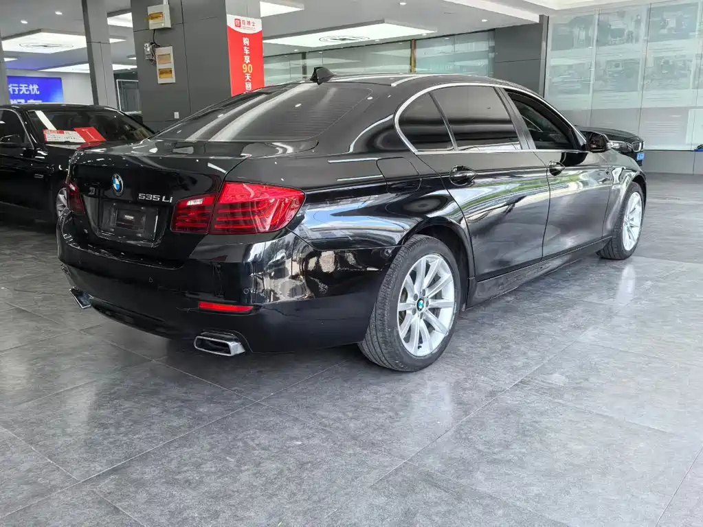 BMW 5 Series — миниатюра 9