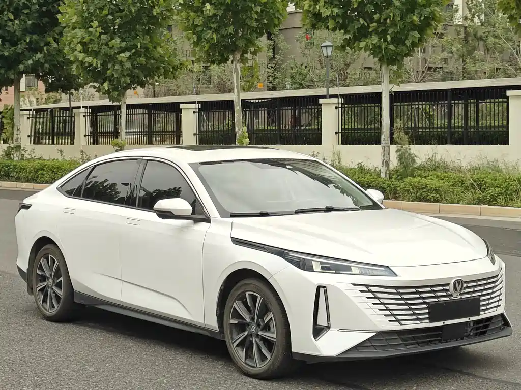 Changan Eado — миниатюра 3