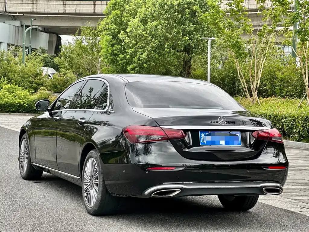 Mercedes-Benz E-Class — миниатюра 4