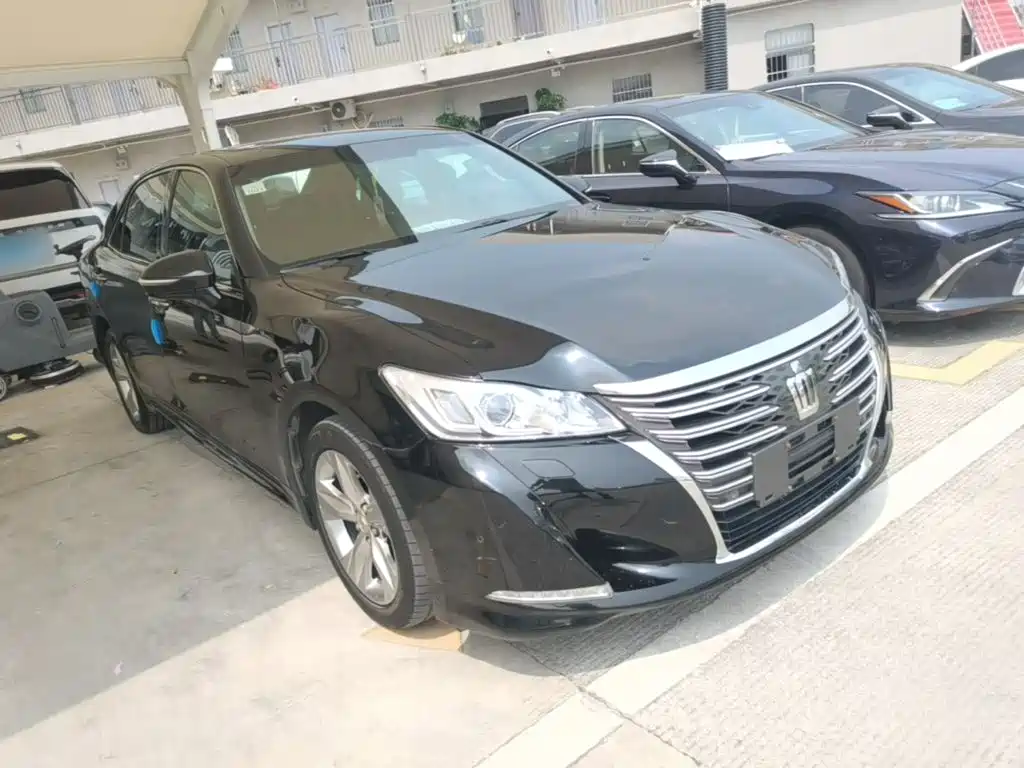Toyota Crown — миниатюра 4