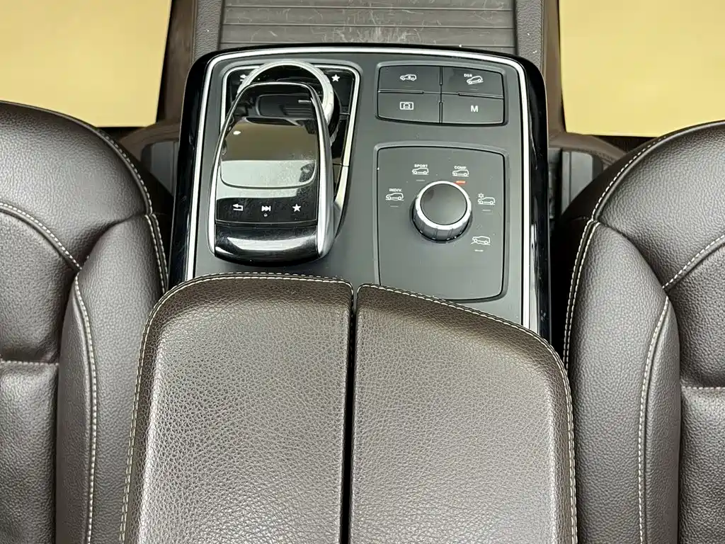 Mercedes-Benz GLS — миниатюра 23