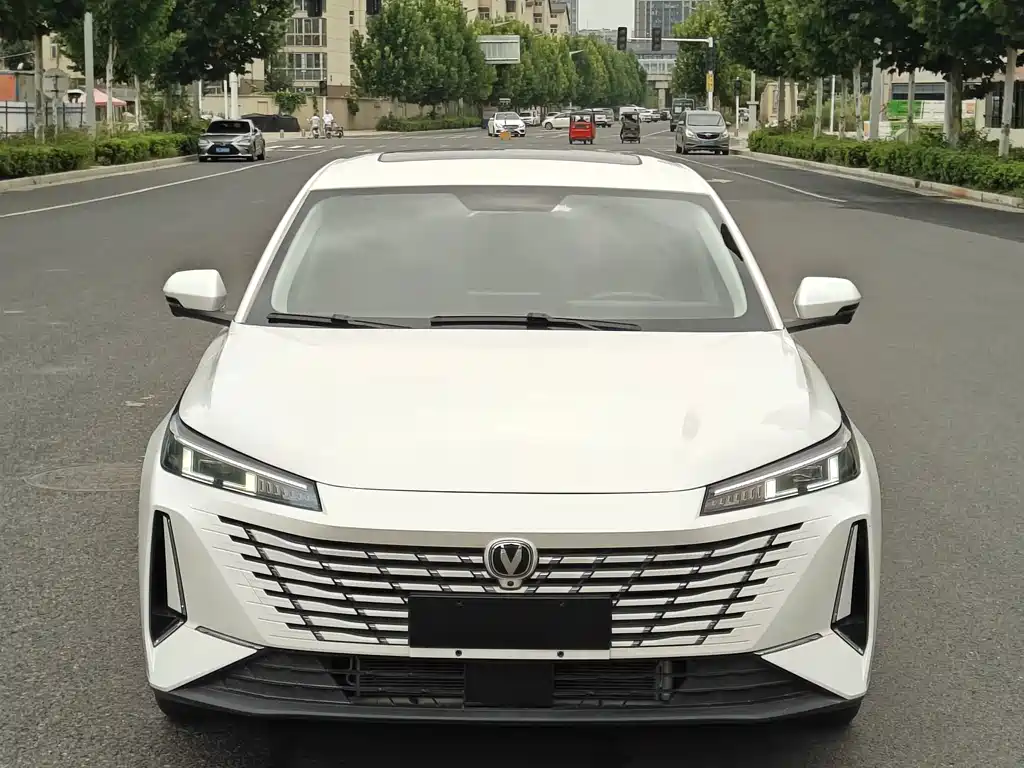Changan Eado — миниатюра 2
