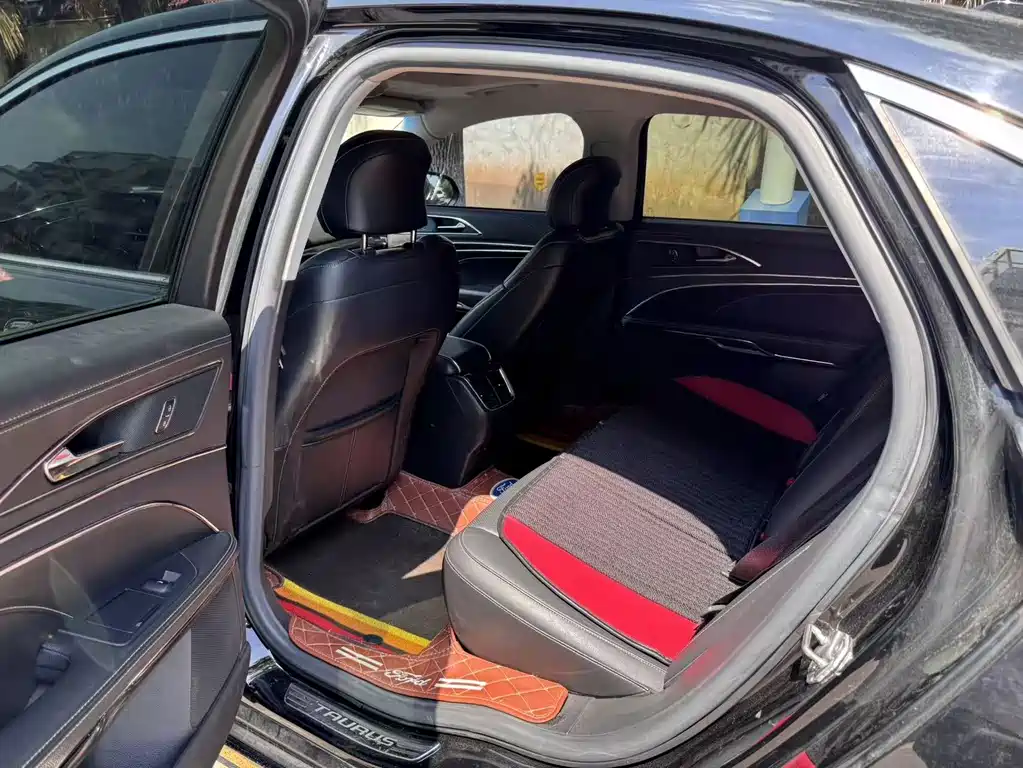 Ford Taurus — миниатюра 7