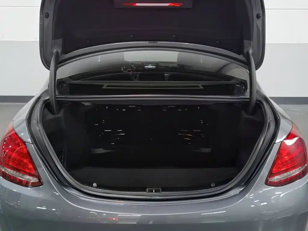 Mercedes-Benz C-Class — миниатюра 16