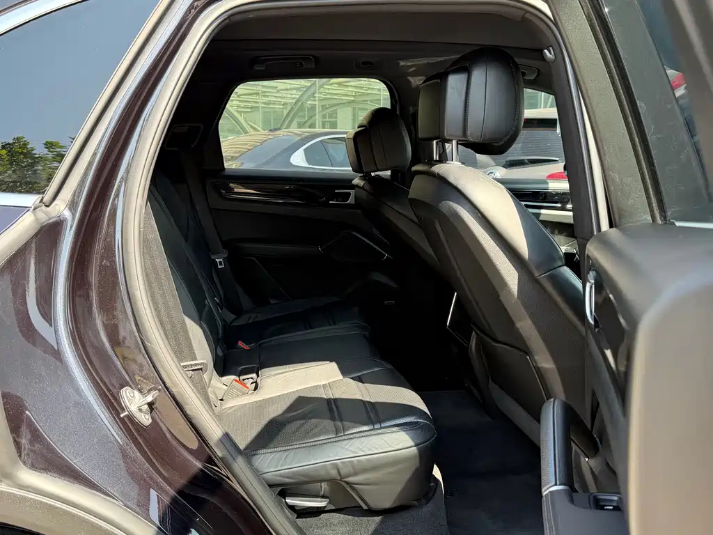 Porsche Cayenne — миниатюра 13