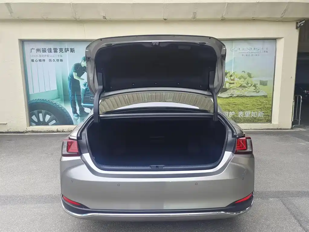 Lexus ES — миниатюра 8