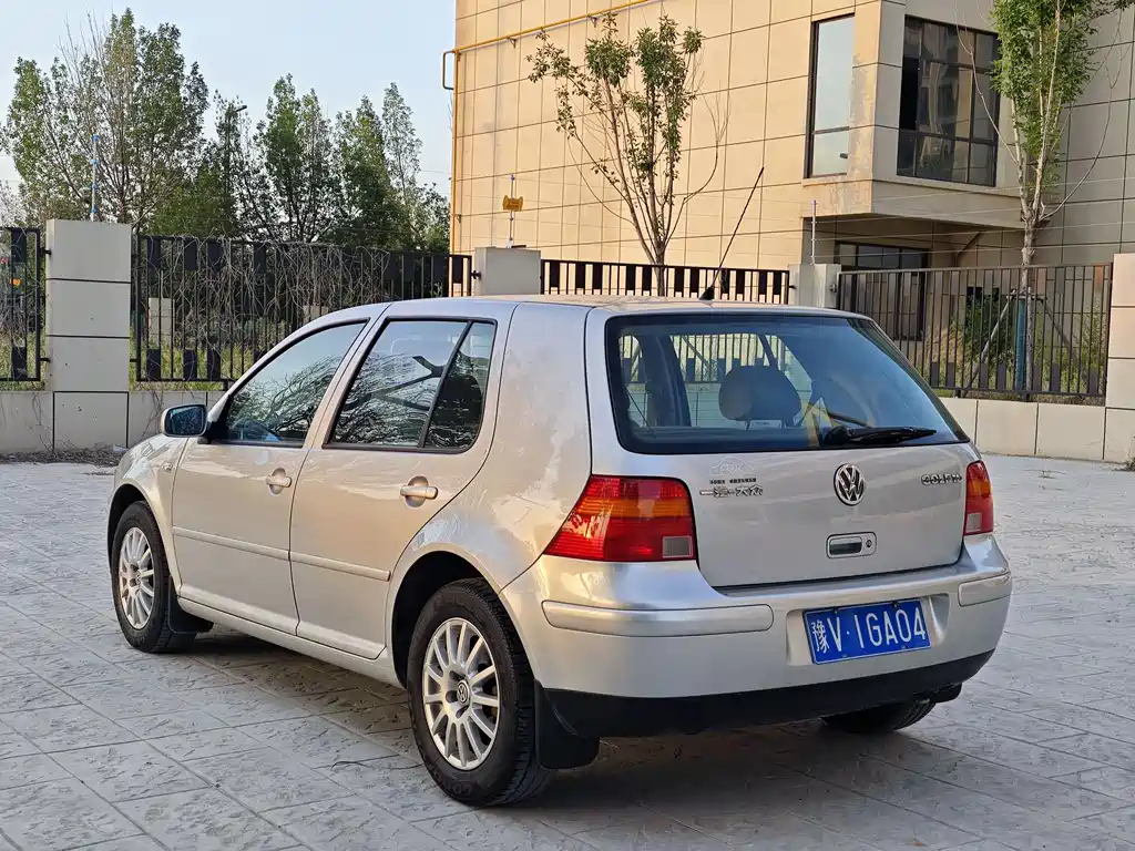 Volkswagen Golf 2004 1.6 MT Comfort