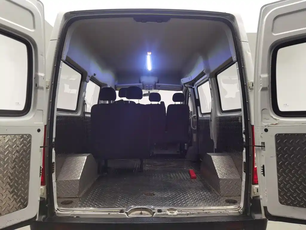 Maxus V80 — миниатюра 16