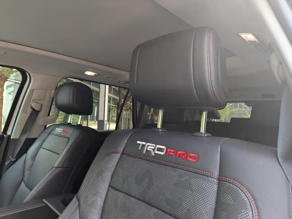 Toyota Sequoia — миниатюра 6