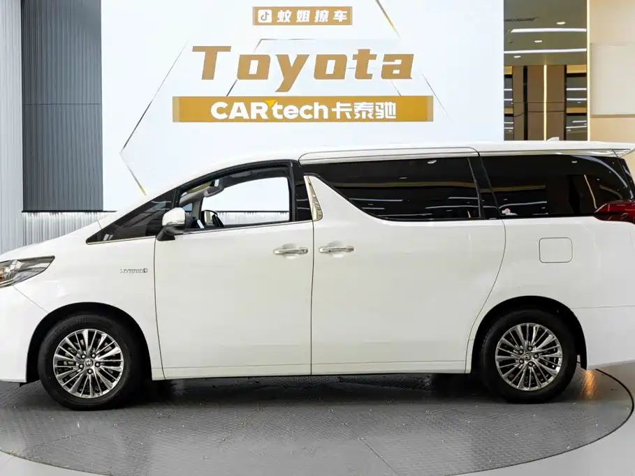 Toyota Alphard — миниатюра 3