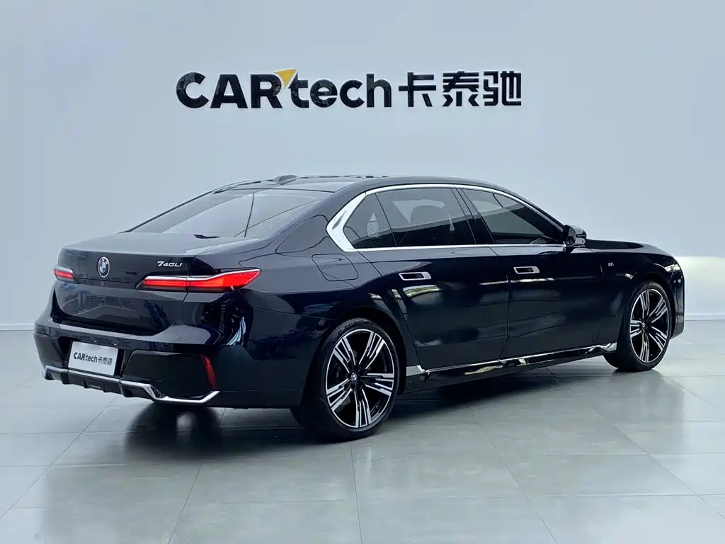 BMW 7 Series — миниатюра 13