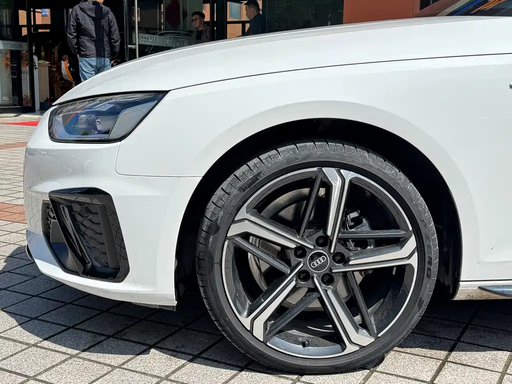 Audi A4L — миниатюра 5