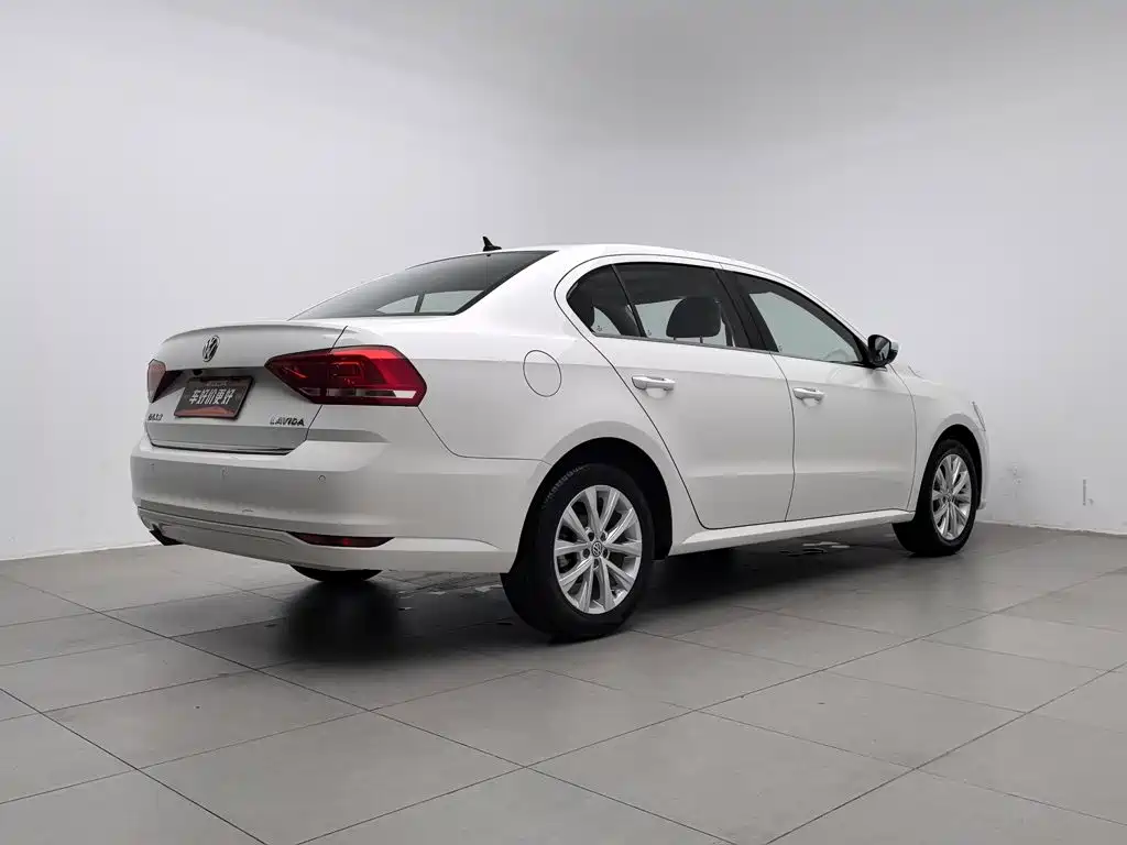 Volkswagen Lavida — миниатюра 2