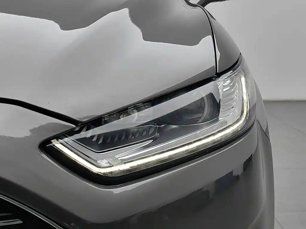 Ford Mondeo — миниатюра 7
