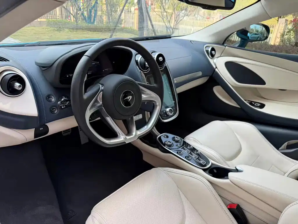McLaren GT — миниатюра 5