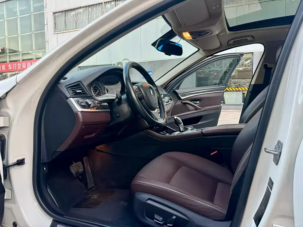 BMW 5 Series — миниатюра 5