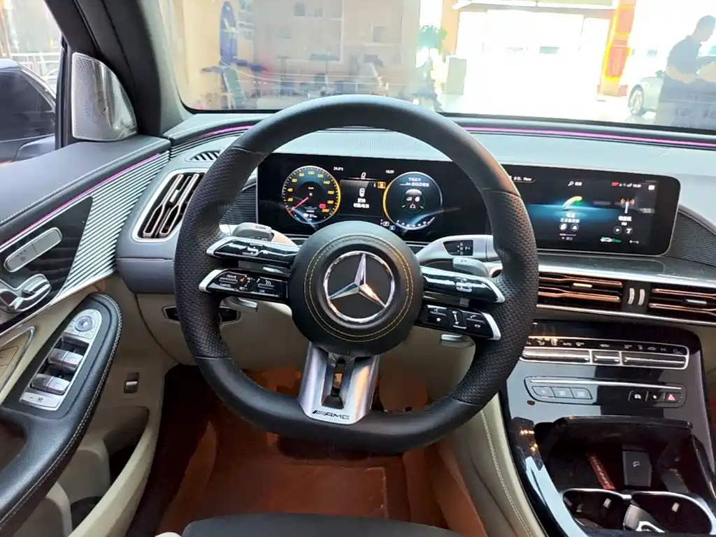 Mercedes-Benz EQC — миниатюра 11