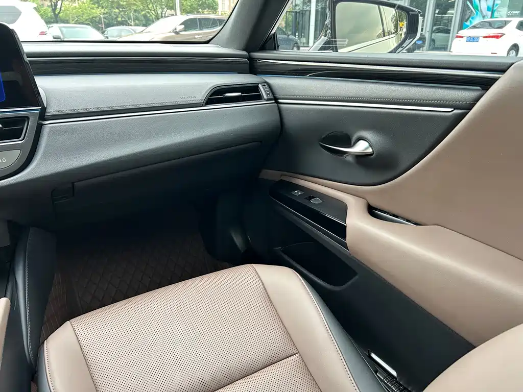 Lexus ES — миниатюра 13