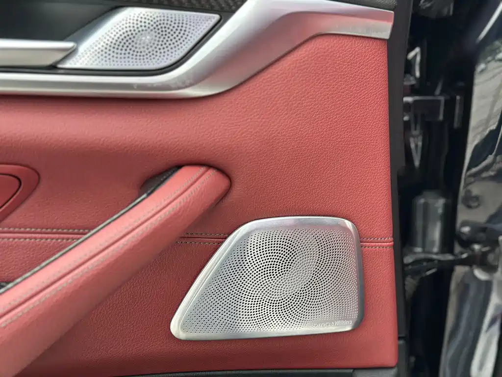 BMW 5 Series — миниатюра 13