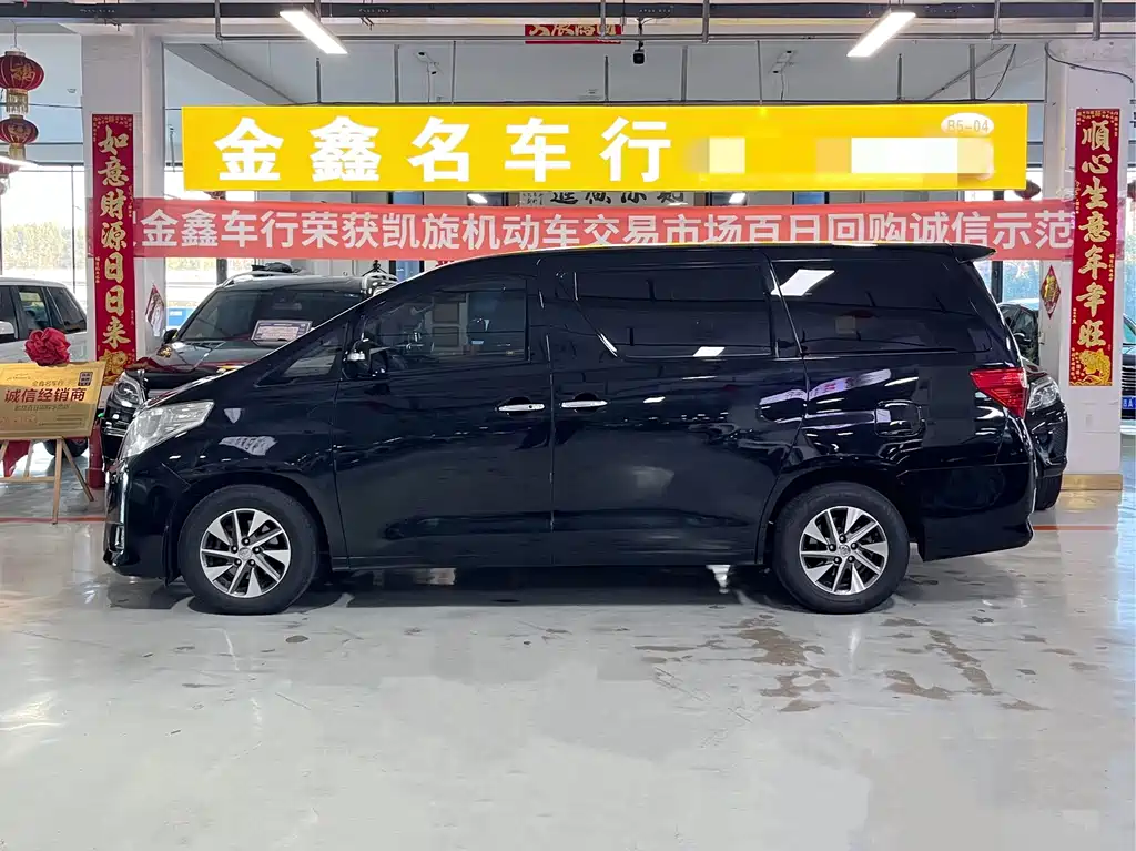 Toyota Alphard — миниатюра 4