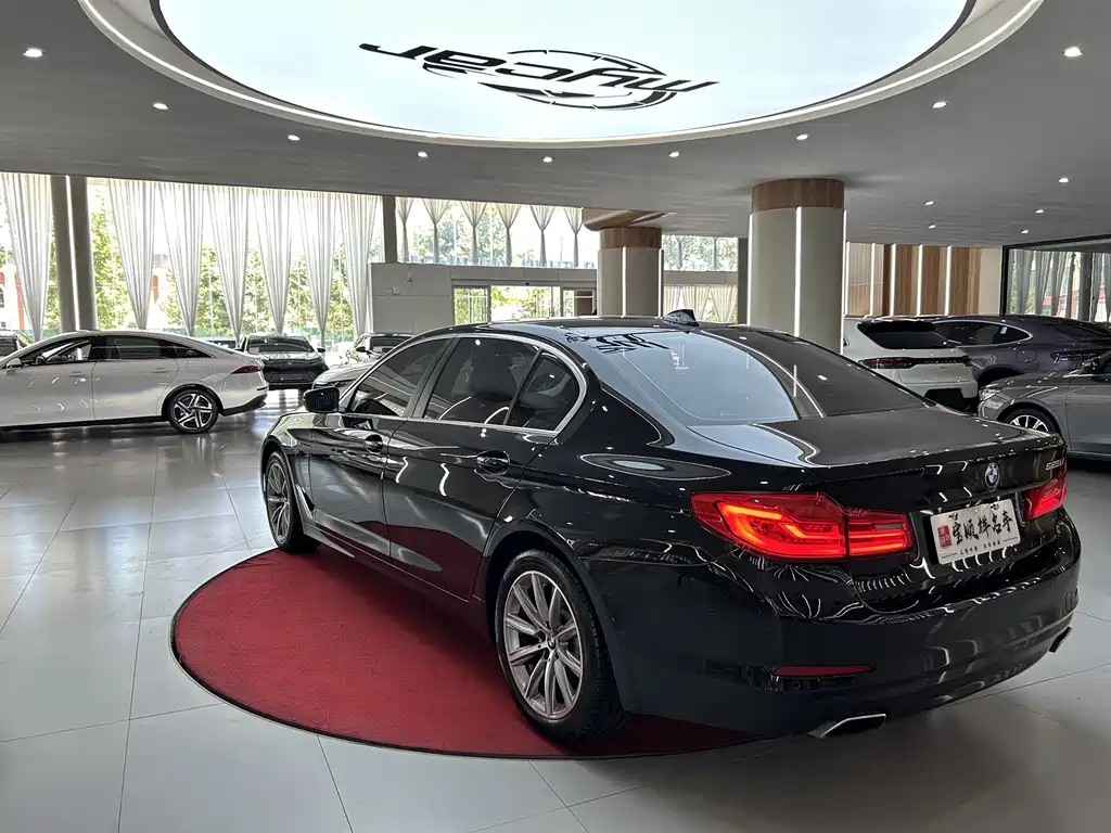 BMW 5 Series — миниатюра 7